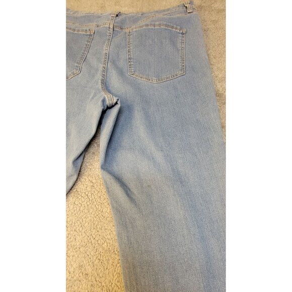 Code Bleu Light-Wash Cropped Denim Jeans with V-Shaped Frayed Hem.  Size:  14 - Picture 15 of 16